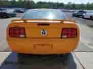 2007 Ford Mustang Deluxe z VIN 1ZVHT80N775366844, wystawiony jako Copart lot #80307065 z przebiegiem 176 188 mil mil oraz Szkoda całkowita • Salvage title. Historia ofert i sprzedaży dostępna na DreamBid. Obrazek 6.