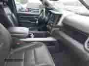 2021 Ram 1500 Laramie z VIN 1C6RRFJG3MN684456, wystawiony jako IAAI lot #42623591 z przebiegiem 143 110 mil mil oraz . Historia ofert i sprzedaży dostępna na DreamBid. Obrazek 5.