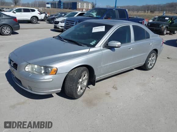 2009 Volvo S60 2.5T with VIN YV1RS592292720978, listed as a IAAI auction lot 41665529 with 171,327 mi miles and . Bid and sale history available at DreamBid. Image 2.