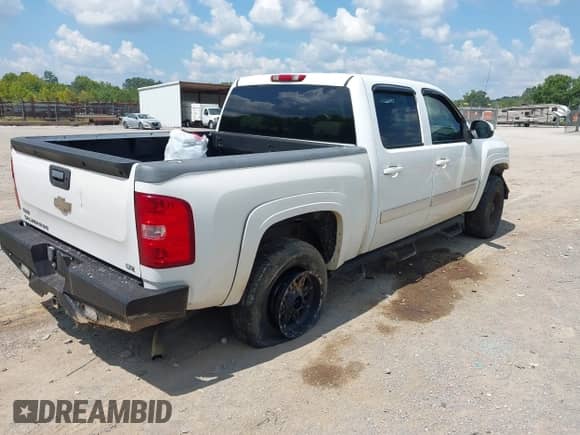 2008 Chevrolet Silverado 1500 LTZ with VIN 3GCEK13308G135238, listed as a IAAI auction lot 43026975 with 207,592 mi miles and . Bid and sale history available at DreamBid. Image 4.