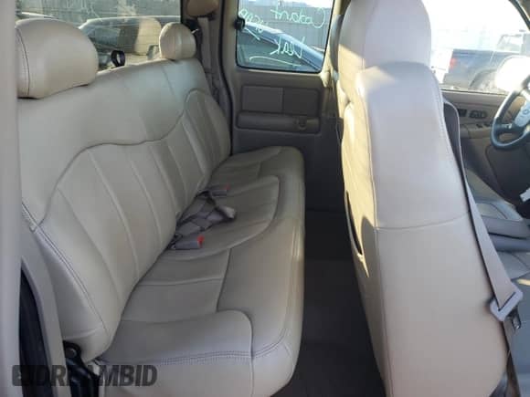 2002 Chevrolet Silverado 2500HD LT с VIN 1GCHK29162E106818, выставлен на аукционе Copart как лот 46494985 с пробегом 153 348 миль миль и Списание • Salvage title. История ставок и продаж доступна на DreamBid. Изображение 10.