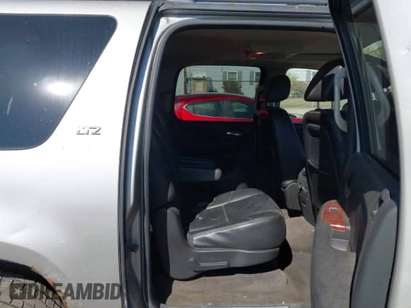 2009 Chevrolet Suburban LTZ z VIN 1GNFK363X9R189568, wystawiony jako IAAI lot #43251361 z przebiegiem 214 783 mil mil oraz . Historia ofert i sprzedaży dostępna na DreamBid. Obrazek 8.