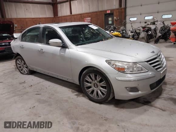 2010 Hyundai Genesis z VIN KMHGC4DE5AU074555, wystawiony jako IAAI lot #42188762 z przebiegiem 284 221 mil mil oraz . Historia ofert i sprzedaży dostępna na DreamBid. Obrazek 1.