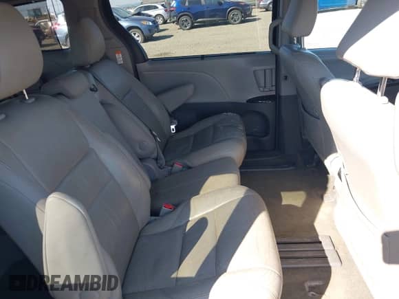 2016 Toyota Sienna XLE with VIN 5TDYK3DC8GS701587, listed as a IAAI auction lot 42444516 with 215,684 mi miles and . Bid and sale history available at DreamBid. Image 8.
