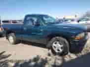 1998 Dodge Dakota SLT z VIN 1B7FL26X1WS700320, wystawiony jako Copart lot #48229015 z przebiegiem 160 722 mil mil oraz Szkoda całkowita • Salvage title. Historia ofert i sprzedaży dostępna na DreamBid. Obrazek 4.