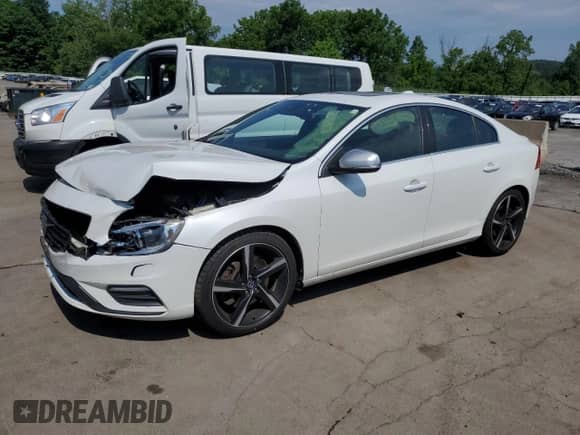 2014 Volvo S60 T6 with VIN YV1902FH9E2289403, listed as a Copart auction lot 62360975 with 185,473 mi miles and Salvage title. Bid and sale history available at DreamBid. Image 1.