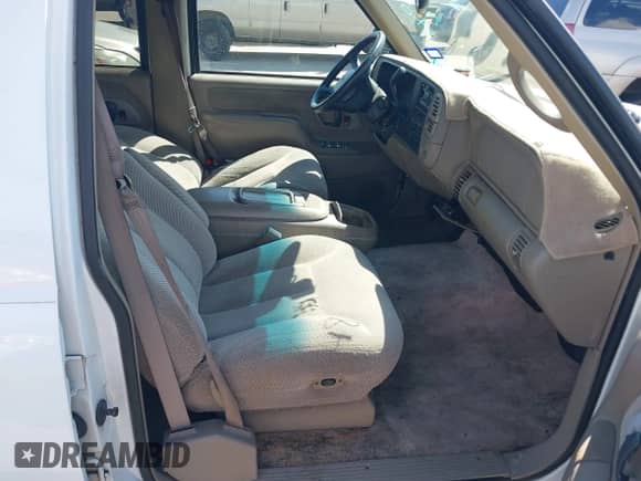 1999 Chevrolet Suburban z VIN 3GNEC16R8XG124569, wystawiony jako IAAI lot #43317248 z przebiegiem 254 826 mil mil oraz . Historia ofert i sprzedaży dostępna na DreamBid. Obrazek 5.