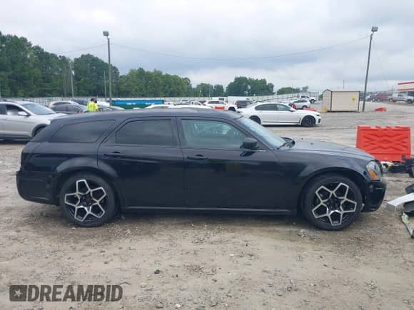 2005 Dodge Magnum SE with VIN 2D4FV48T75H617094, listed as a IAAI auction lot 43032594 with 165,780 mi miles and . Bid and sale history available at DreamBid. Image 14.
