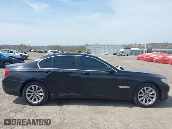 2014 BMW 7 Series 740i с VIN WBAYA6C55ED144778, выставлен на аукционе IAAI как лот 42070256 с пробегом 90 606 миль миль и . История ставок и продаж доступна на DreamBid. Изображение 12.