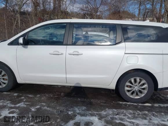 2020 Kia Sedona L z VIN KNDMA5C13L6592401, wystawiony jako IAAI lot #41523627 z przebiegiem 47 176 mil mil oraz . Historia ofert i sprzedaży dostępna na DreamBid. Obrazek 14.