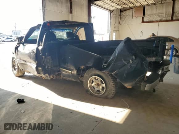 2002 Chevrolet Silverado 1500 с VIN 1GCEC14VX2Z101084, выставлен на аукционе Copart как лот 46170985 с пробегом Не указан миль и На запчасти • Non repairable. История ставок и продаж доступна на DreamBid. Изображение 2.