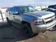 2008 Chevrolet Suburban 3LT z VIN 3GNFK163X8G187046, wystawiony jako IAAI lot #43433501 z przebiegiem 274 615 mil mil oraz . Historia ofert i sprzedaży dostępna na DreamBid. Obrazek 1.
