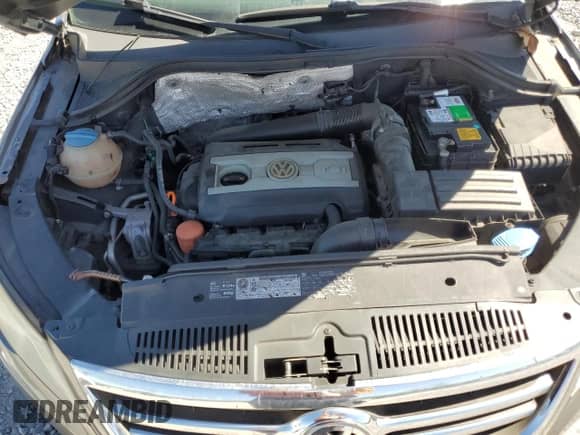 2011 Volkswagen Tiguan SE z VIN WVGAV7AX5BW535864, wystawiony jako Copart lot #49788565 z przebiegiem 175 298 mil mil oraz Czysty tytuł • Clean title. Historia ofert i sprzedaży dostępna na DreamBid. Obrazek 12.