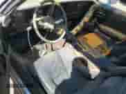 1982 Chevrolet Corvette z VIN 1G1AY8781C5121238, wystawiony jako Copart lot #47667705 z przebiegiem 34 307 mil mil oraz Czysty tytuł • Clean title. Historia ofert i sprzedaży dostępna na DreamBid. Obrazek 8.