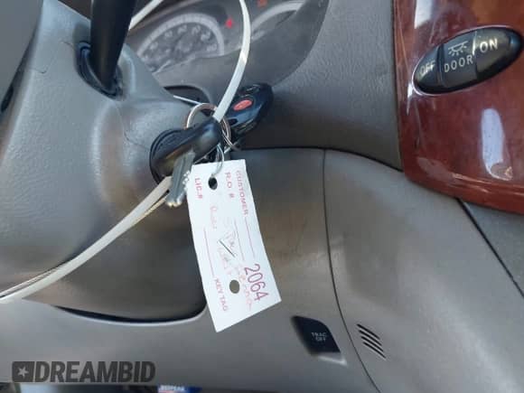 2004 Toyota Sienna XLE z VIN 5TDZA22C14S042641, wystawiony jako IAAI lot #43572594 z przebiegiem 378 605 mil mil oraz . Historia ofert i sprzedaży dostępna na DreamBid. Obrazek 11.