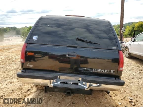 1995 Chevrolet Suburban z VIN 1GNFK16K0SJ314562, wystawiony jako Copart lot #70752505 z przebiegiem 174 972 mil mil oraz Szkoda całkowita • Salvage title. Historia ofert i sprzedaży dostępna na DreamBid. Obrazek 6.