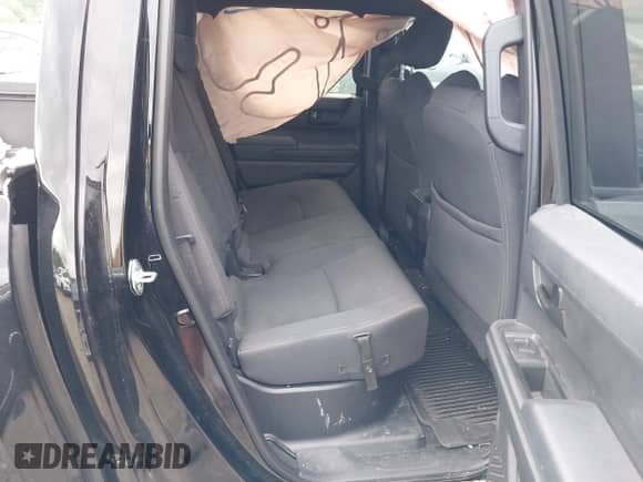 2024 Toyota Tacoma SR5 z VIN 3TYLB5JN3RT002144, wystawiony jako IAAI lot #42727494 z przebiegiem 20 489 mil mil oraz . Historia ofert i sprzedaży dostępna na DreamBid. Obrazek 8.