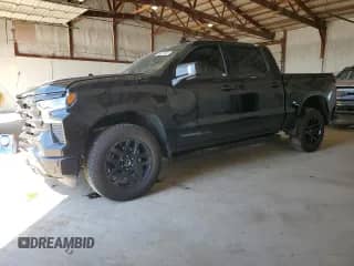 2025 Chevrolet Silverado 1500 с VIN 1GCUKJED4SZ158823, выставлен на аукционе Copart как лот 46321055 с пробегом 2 556 миль миль и Списание • Salvage title. История ставок и продаж доступна на DreamBid. Изображение 1.