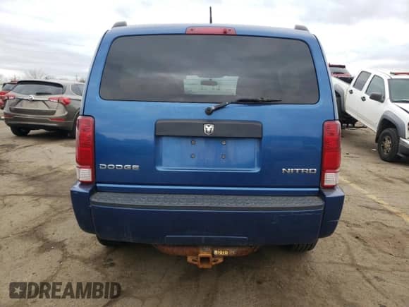 2009 Dodge Nitro SXT z VIN 1D8GU28K69W535771, wystawiony jako Copart lot #79497404 z przebiegiem 238 744 mil mil oraz Czysty tytuł • Clean title. Historia ofert i sprzedaży dostępna na DreamBid. Obrazek 6.