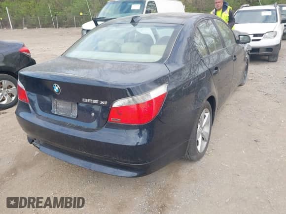 2007 BMW 5 Series z VIN WBANF33507B999230, wystawiony jako IAAI lot #42045839 z przebiegiem 205 094 mil mil oraz . Historia ofert i sprzedaży dostępna na DreamBid. Obrazek 4.