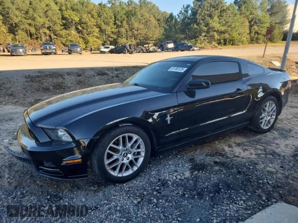 2014 Ford Mustang V6 с VIN 1ZVBP8AM1E5214541, выставлен на аукционе Copart как лот 91185125 с пробегом 93 590 миль миль и Списание • Salvage title. История ставок и продаж доступна на DreamBid. Изображение 1.