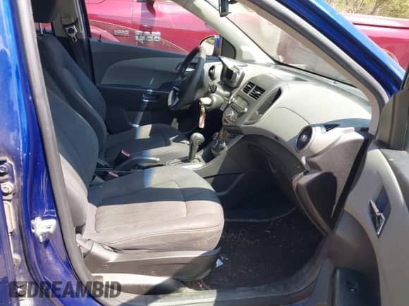 2012 Chevrolet Sonic LT с VIN 1G1JC5SH9C4202532, выставлен на аукционе IAAI как лот 43038641 с пробегом 125 207 миль миль и . История ставок и продаж доступна на DreamBid. Изображение 5.