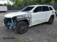 2019 Jeep Grand Cherokee Overland z VIN 1C4RJFCTXKC788137, wystawiony jako Copart lot #70804105 z przebiegiem 105 822 mil mil oraz Szkoda całkowita • Salvage title. Historia ofert i sprzedaży dostępna na DreamBid. Obrazek 1.