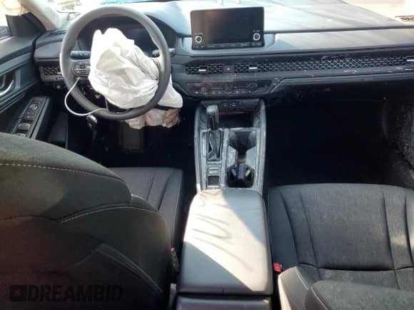 2024 Honda Accord EX z VIN 1HGCY1F30RA040603, wystawiony jako Copart lot #70196075 z przebiegiem Nie podano mil oraz Szkoda całkowita • Salvage title. Historia ofert i sprzedaży dostępna na DreamBid. Obrazek 8.