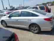 2017 Hyundai Sonata SE с VIN 5NPE24AF7HH513724, выставлен на аукционе IAAI как лот 43005758 с пробегом 138 253 миль миль и . История ставок и продаж доступна на DreamBid. Изображение 14.