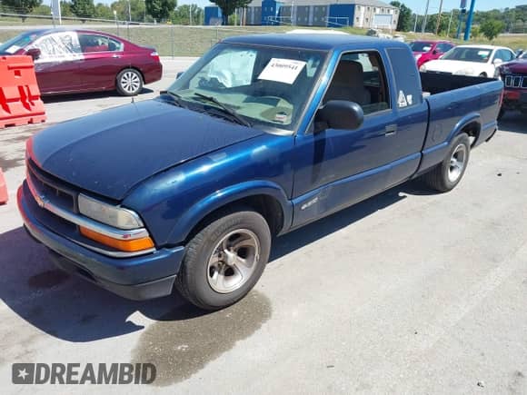 2002 Chevrolet S-10 LS с VIN 1GCCS19WX28140128, выставлен на аукционе IAAI как лот 43009541 с пробегом 210 511 миль миль и . История ставок и продаж доступна на DreamBid. Изображение 20.