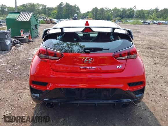 2022 Hyundai Veloster z VIN KMHT36AH5NU015388, wystawiony jako IAAI lot #42492097 z przebiegiem 31 757 mil mil oraz . Historia ofert i sprzedaży dostępna na DreamBid. Obrazek 16.