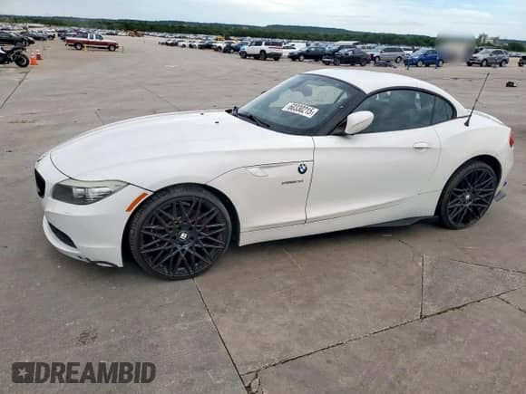 2013 BMW Z4 sDrive28i with VIN WBALL5C56DJ104465, listed as a Copart auction lot 60330215 with 123,353 mi miles and Clean title. Bid and sale history available at DreamBid. Image 1.