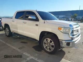2015 Toyota Tundra Platinum с VIN 5TFAY5F13FX468654, выставлен на аукционе IAAI как лот 41624001 с пробегом 117 135 миль миль и . История ставок и продаж доступна на DreamBid. Изображение 1.