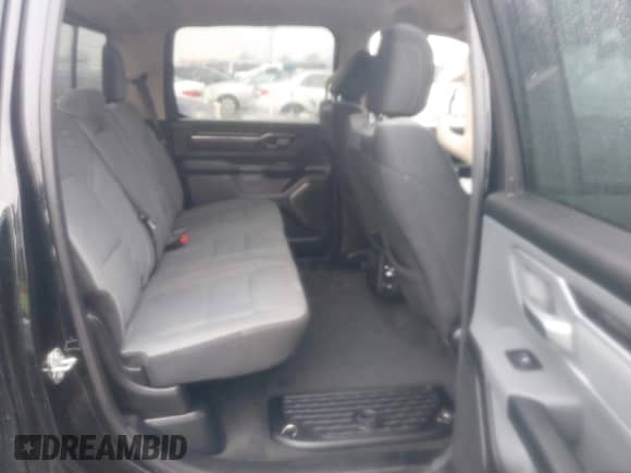 2020 Ram 1500 Big Horn z VIN 1C6RREFG1LN333692, wystawiony jako IAAI lot #41517721 z przebiegiem 67 046 mil mil oraz . Historia ofert i sprzedaży dostępna na DreamBid. Obrazek 8.