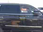 2015 Cadillac Escalade Premium z VIN 1GYS4NKJ3FR628746, wystawiony jako IAAI lot #43094962 z przebiegiem 157 215 mil mil oraz . Historia ofert i sprzedaży dostępna na DreamBid. Obrazek 14.