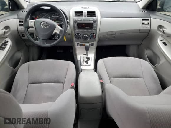 2011 Toyota Corolla L z VIN JTDBU4EE8B9147030, wystawiony jako Copart lot #80507985 z przebiegiem 316 444 mil mil oraz Szkoda całkowita • Salvage title. Historia ofert i sprzedaży dostępna na DreamBid. Obrazek 8.