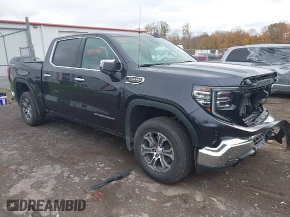 2025 GMC Sierra 1500 SLT z VIN 3GTUUDED6SG352796, wystawiony jako IAAI lot #43512356 z przebiegiem 11 490 mil mil oraz . Historia ofert i sprzedaży dostępna na DreamBid. Obrazek 1.