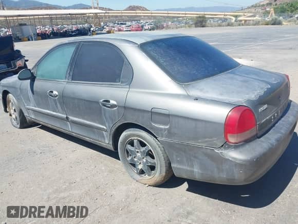 2000 Hyundai Sonata GLS z VIN KMHWF35V5YA288078, wystawiony jako IAAI lot #42710950 z przebiegiem 151 560 mil mil oraz . Historia ofert i sprzedaży dostępna na DreamBid. Obrazek 3.