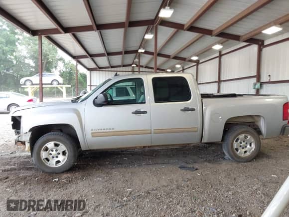 2011 Chevrolet Silverado 1500 LT z VIN 3GCPCSE09BG376866, wystawiony jako IAAI lot #42879597 z przebiegiem 151 988 mil mil oraz . Historia ofert i sprzedaży dostępna na DreamBid. Obrazek 14.