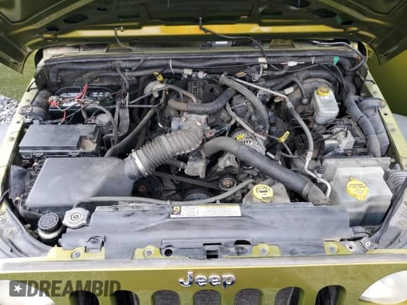 2008 Jeep Wrangler X z VIN 1J4FA241X8L512892, wystawiony jako Copart lot #82195025 z przebiegiem Nie podano mil oraz Czysty tytuł • Clean title. Historia ofert i sprzedaży dostępna na DreamBid. Obrazek 12.