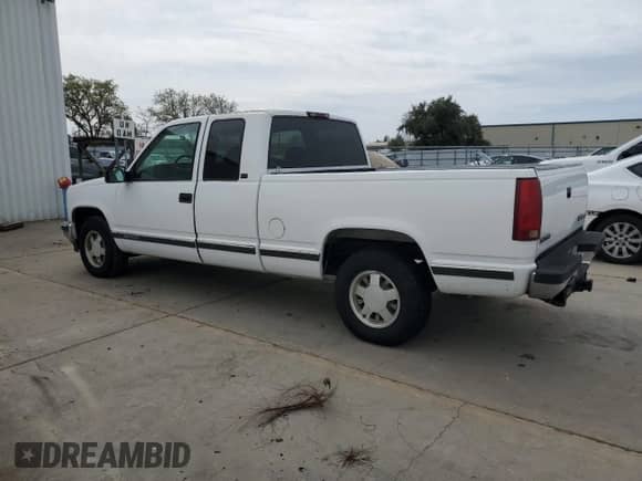 1997 GMC Sierra 1500 z VIN 2GTEC19R4V1531248, wystawiony jako Copart lot #48928755 z przebiegiem 172 164 mil mil oraz Szkoda całkowita • Salvage title. Historia ofert i sprzedaży dostępna na DreamBid. Obrazek 2.