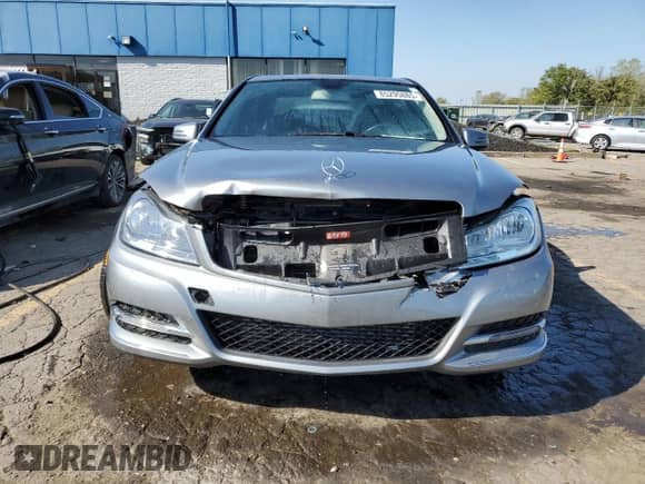 2014 Mercedes-Benz C 250 Sport with VIN WDDGF4HB3EG245034, listed as a Copart auction lot 85295885 with 97,912 mi miles and Clean title. Bid and sale history available at DreamBid. Image 5.
