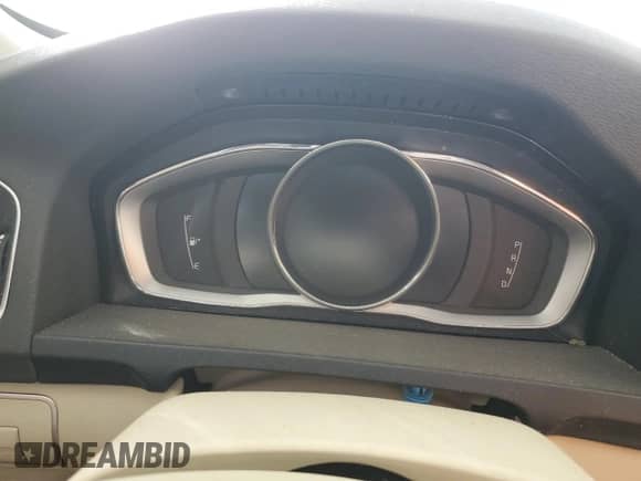2015 Volvo S60 T5 Platinum с VIN YV1612TM8F2352980, выставлен на аукционе Copart как лот 82701654 с пробегом Не указан миль и Списание • Salvage title. История ставок и продаж доступна на DreamBid. Изображение 9.