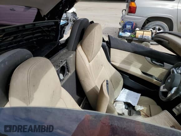 2011 BMW Z4 sDrive30i with VIN WBALM5C53BE379990, listed as a Copart auction lot 84030485 with Not provided miles and Salvage title. Bid and sale history available at DreamBid. Image 10.