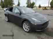 2024 Tesla Model Y Long Range z VIN 7SAYGAEE7RF020109, wystawiony jako Copart lot #84736305 z przebiegiem 16 815 mil mil oraz Szkoda całkowita • Salvage title. Historia ofert i sprzedaży dostępna na DreamBid. Obrazek 4.