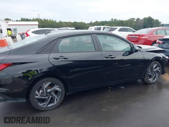 2025 Hyundai Elantra SEL Sport with VIN KMHLM4DG9SU951160, listed as a IAAI auction lot 43289737 with 1,972 mi miles and . Bid and sale history available at DreamBid. Image 14.