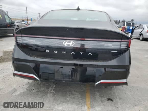 2024 Hyundai Sonata Limited с VIN KMHL54JJ2RA088310, выставлен на аукционе Copart как лот 82135535 с пробегом 9 132 миль миль и Списание • Salvage title. История ставок и продаж доступна на DreamBid. Изображение 6.