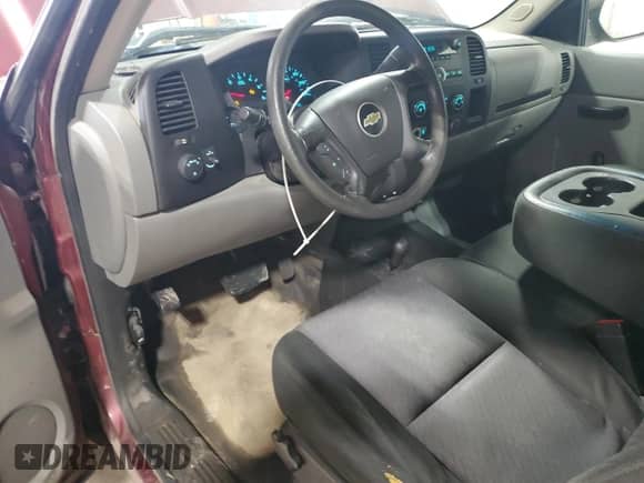 2013 Chevrolet Silverado 1500 Work Truck z VIN 1GCRKPEA4DZ397418, wystawiony jako Copart lot #82654955 z przebiegiem 103 318 mil mil oraz Czysty tytuł • Clean title. Historia ofert i sprzedaży dostępna na DreamBid. Obrazek 8.