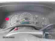 2000 Chevrolet Silverado 1500 z VIN 1GCEK14V8YE421717, wystawiony jako IAAI lot #41280823 z przebiegiem 185 551 mil mil oraz . Historia ofert i sprzedaży dostępna na DreamBid. Obrazek 7.