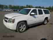 2009 Chevrolet Suburban 2LT z VIN 1GNFK26399R295925, wystawiony jako Copart lot #68805245 z przebiegiem 153 570 mil mil oraz Czysty tytuł • Clean title. Historia ofert i sprzedaży dostępna na DreamBid. Obrazek 1.